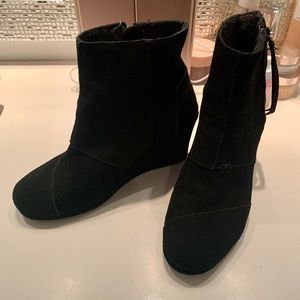 Toms Black Suede Leather Wedge Heel Boots size 8.5
